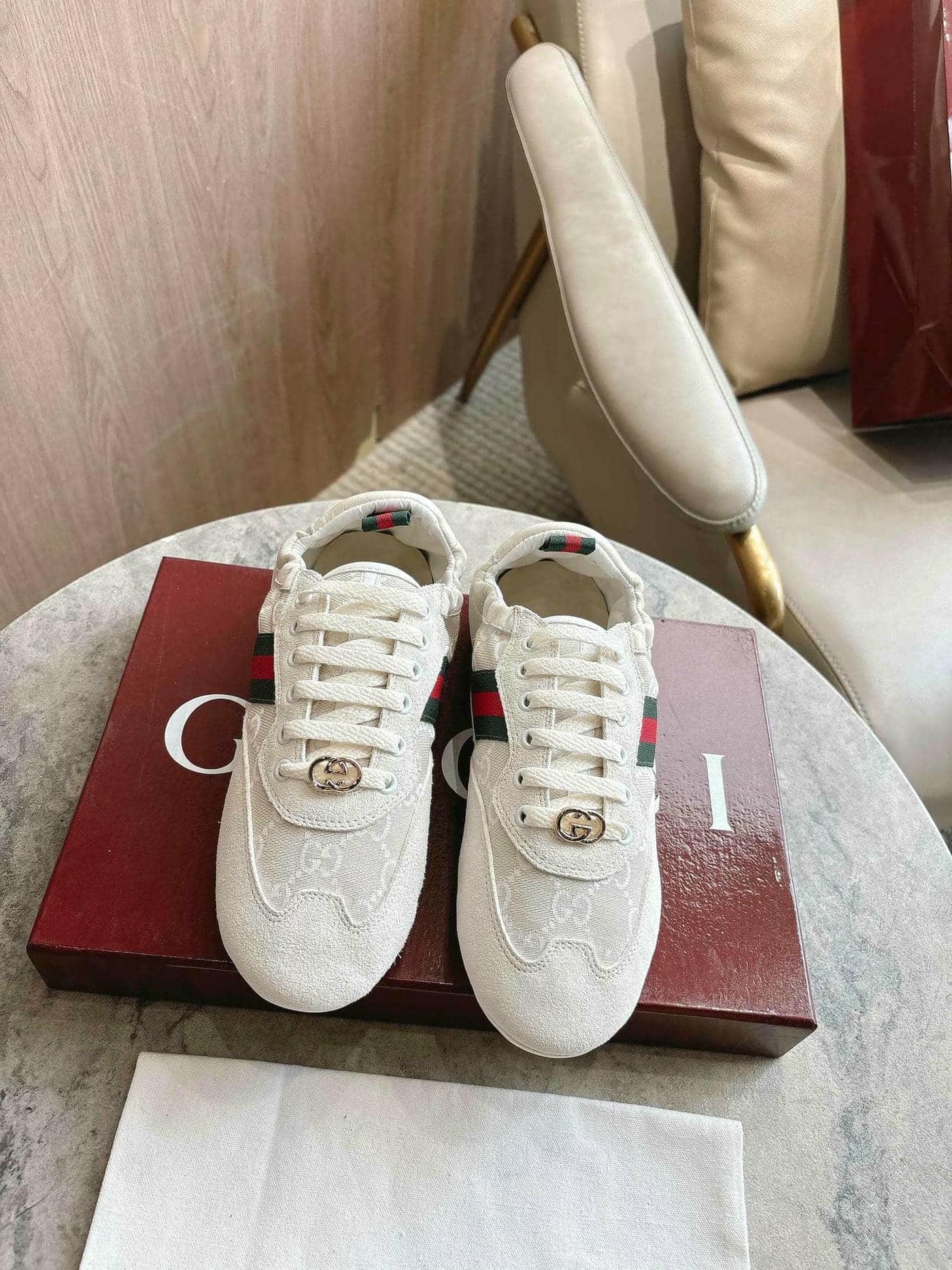 008 Sneaker